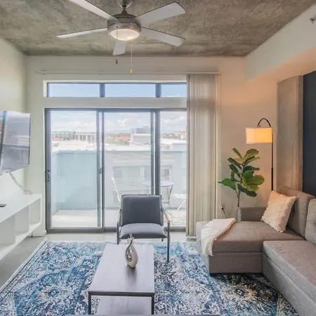 Unique 1Bd -Central Downtown - Gym, Pool, Parking